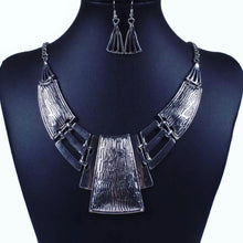 Load image into Gallery viewer, Antique Chocker Necklace Set
