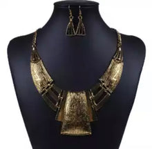 Load image into Gallery viewer, Antique Chocker Necklace Set
